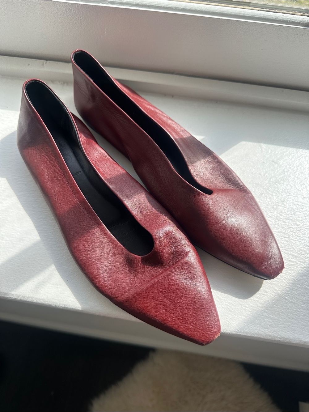 Aeyde Women's Pointed Ballet Flats in Burgundy Leather